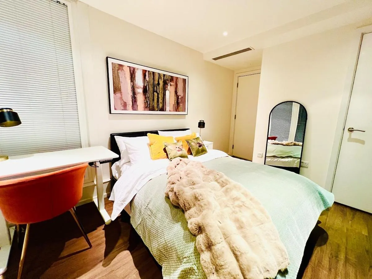 Luxury Stay With Stunning Views In Prime Location - Perfect For Business Or Leisure London Apartment