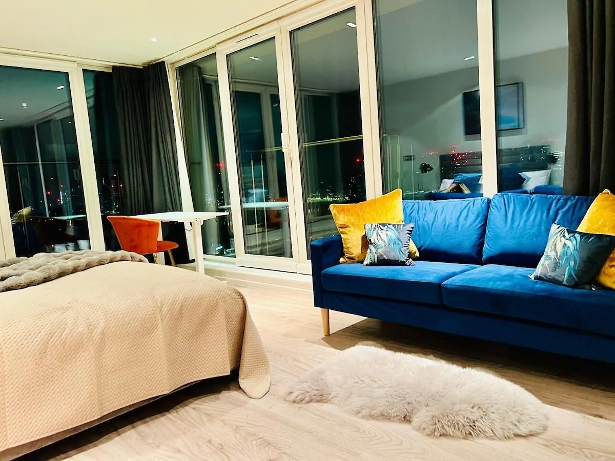 Luxury Stay With Stunning Views In Prime Location - Perfect For Business Or Leisure London Apartment