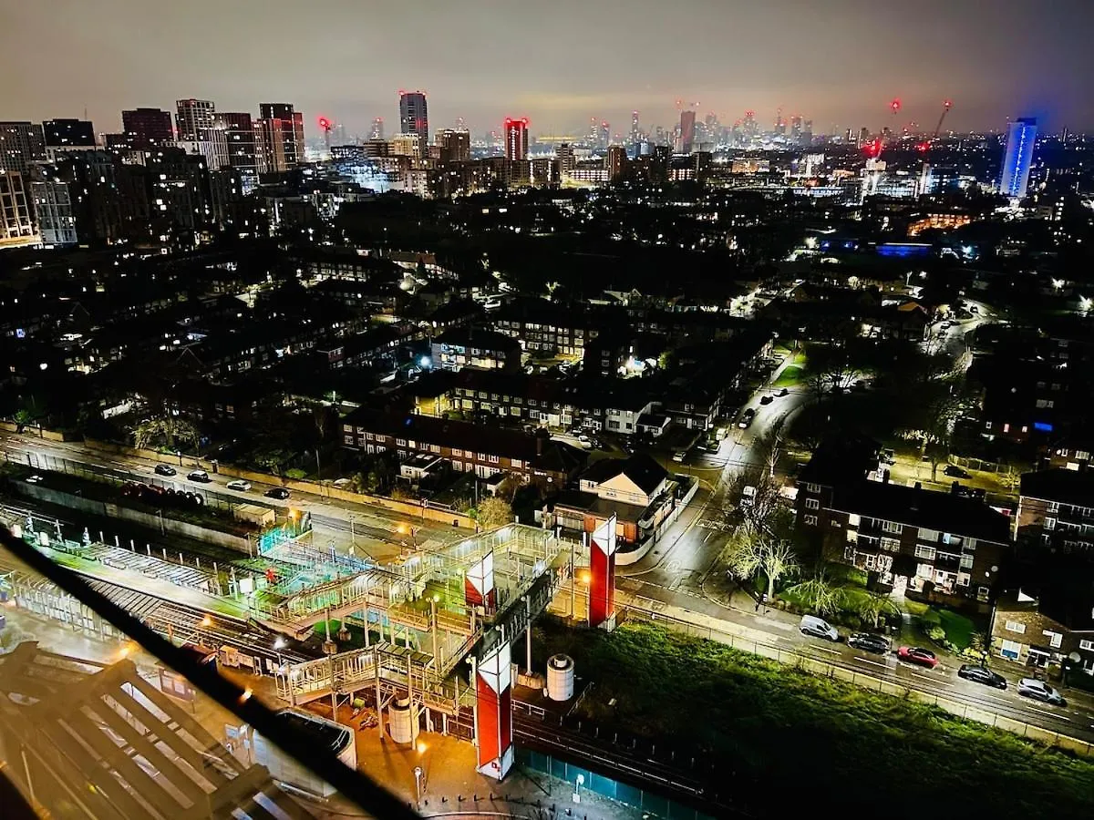 Luxury Stay With Stunning Views In Prime Location - Perfect For Business Or Leisure London